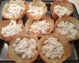 Foto del paso 8 de la receta: Cestas de masa brisa rellenas de gambas y setas