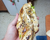 Foto del paso 3 de la receta: Bocadillo de pechuga, lechuga y queso con papas fritas