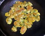 Foto del paso 6 de la receta Pinchitos de pechuga de pollo con patatas fritas y doble marinad