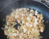 Foto del paso 3 de la receta: Macarrones con anguriñas, gambas y huevo