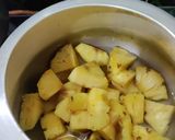A picture of step 1 of Sweet Sour Pineapple Curry.