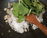 Foto langkah ke 2 dari resep Nasi Goreng Ayam Selimut Telur.