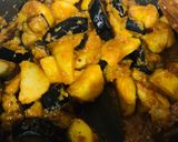 A picture of step 7 of Aloo Baingan.