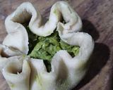 तुरीच्या ओल्या हिरव्या दाण्यांची कणकेच्या कचोरी (turiche herve dananchi kachori recipe in marathi) रेसिपी स्टेप 6 फोटो 