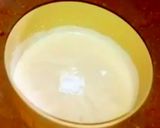 A picture of step 2 of Fresh pineapple cream cake.
