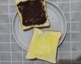 Foto langkah ke 2 dari resep Sarapan Praktis dengan Choco Cheese Grilled Sandwich.
