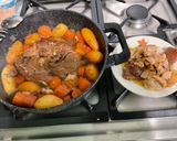 Une image de l'étape 11 de Rouelle de porc confite aux pommes de terre, carottes et champignons.