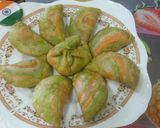 तीळगुळाच्या तिरंगी करंज्या (tilgulachya tiranga karanji recipe in marathi) रेसिपी स्टेप 5 फोटो 