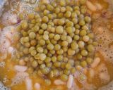 Foto del paso 3 de la receta: Frutos de mar en vino salsa de soja con porotos y guisantes