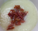 Foto del paso 5 de la receta: Sopa fría de melón con crujiente de jamón ibérico