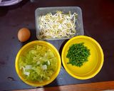 Foto langkah ke 1 dari resep Orak-arik telur sawi putih kacang panjang tauge with chili oil.