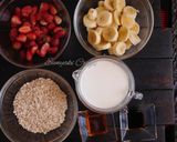 A picture of step 1 of Strawberry Oatmeal Smoothie.