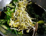 Foto langkah ke 4 dari resep Daun pepaya Jepang plus tongkol masak kuah santan.