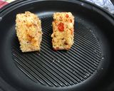 รูปขั้นตอนการทำที่ 4 ของ Spicy Garlic Yaki Onigiri