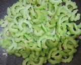 Foto langkah ke 3 dari resep Tumis Pare Teri.