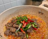 Foto langkah ke 2 dari resep Oseng Sapi Cabe Pedas.