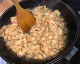 Une image de l'étape 9 de Farfalles bicolores au gorgonzola,basilic et oignon rouge.