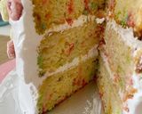 Foto langkah ke 9 dari resep Funfetti Layer Cake.