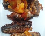 Foto langkah ke 9 dari resep Ikan sarden goreng saus pedas.