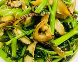 Hình bước làm 4 của món Rau muống xào ốc giác