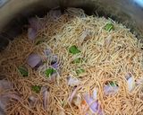 A picture of step 2 of Pressure cooker vermicelli upma.