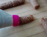 Foto del paso 2 de la receta: Bastones de avellanas y almendras al chocolate