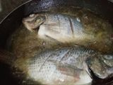 Ikan mujair dan telor ceplok pesmol acar kuning