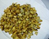 A picture of step 1 of Seasoned Onions & Potatoes.