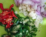 Foto langkah ke 2 dari resep Tumis kangkung baso.