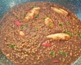 Foto del paso 8 de la receta: Arroz negro con chipirones rellenos