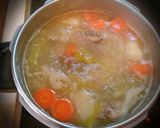 Foto del paso 2 de la receta Caldo de pollo con albóndigas