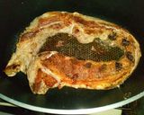 Foto del paso 2 de la receta: Carne de cerdo cítrico (pechito) agridulce  perfumado con jengibre y tomillo a la cacerola