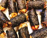 Hình bước làm 5 của món Chả ức gà rong biển