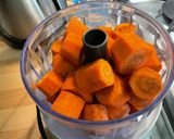 Une image de l'étape 2 de Salade de concombre, carottes et poivron à la mozzarella.