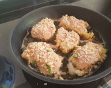 Foto del paso 2 de la receta: Medallones de pollo rebozados con cilantro y panko