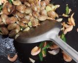 Foto langkah ke 4 dari resep Oseng kacang koro udang asin.