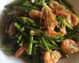 รูปขั้นตอนการทำที่ 5 ของ หน่อไม้ฝรั่งผัดกุ้ง🦐🦐