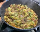 Une image de l'étape 10 de Haricots verts au bœuf, courgettes et curry.
