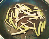 Foto del paso 4 de la receta: Salteado de setas y gambas con ajetes