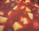 Paprikás krumpli, nokedlivel és házi kolbásszal recept fázis 3 fotója