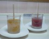 A picture of step 1 of Fresh fruit popsicle.