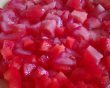 Foto del paso 1 de la receta: Ensalada de tomate, pimiento rojo, rúcula con mayonesa de zanahoria y Agua de Mar