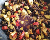 Foto del paso 2 de la receta: Guiso de verduras, porotos negros y lechuga 😋