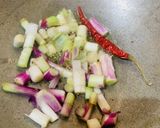 A picture of step 2 of Stir fried spring onion.