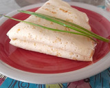 Foto del paso 3 de la receta: Crepe de Salmón a la parrilla, queso y alcaparras