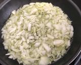 Foto del paso 3 de la receta: Revuelto de calabacín y patatas paja. Muy rico