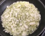 Foto del paso 3 de la receta: Revuelto de calabacín y patatas paja. Muy rico