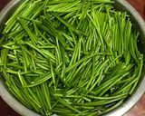 蒜香炒水蓮的食譜步驟1照片