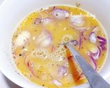 Hình bước làm 2 của món Trứng chiên hành tím