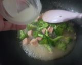 Foto langkah ke 2 dari resep Brokoli Sosis Saus Tiram.